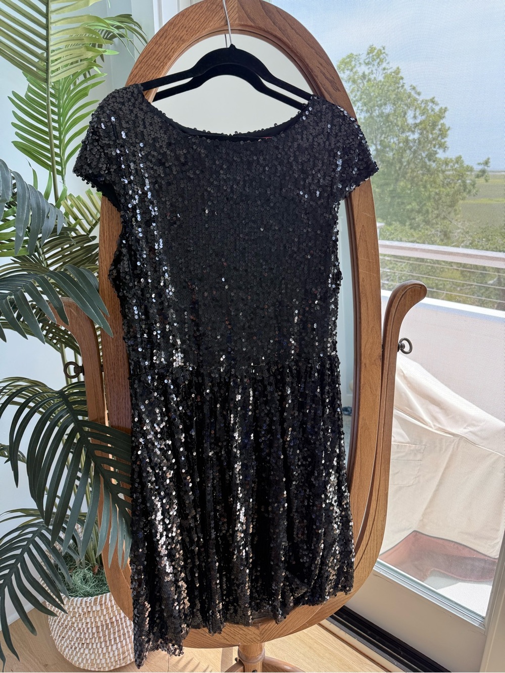 Red dot black sequin party dress